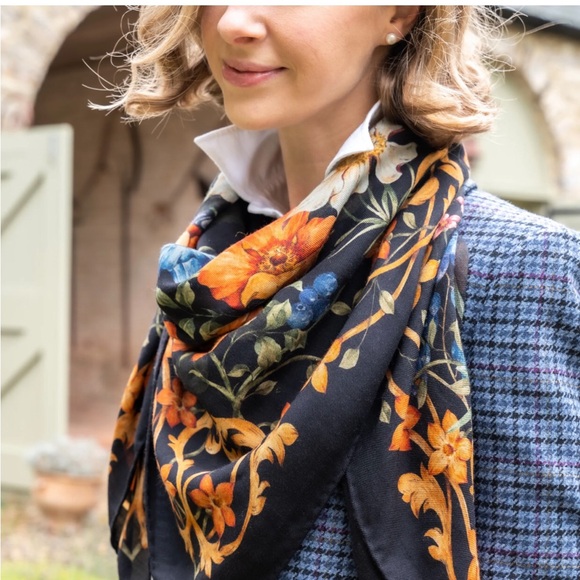 VTG Creation by Deelee  All Silk Hand rolled scarf Medallion Pattern - Picture 13 of 15